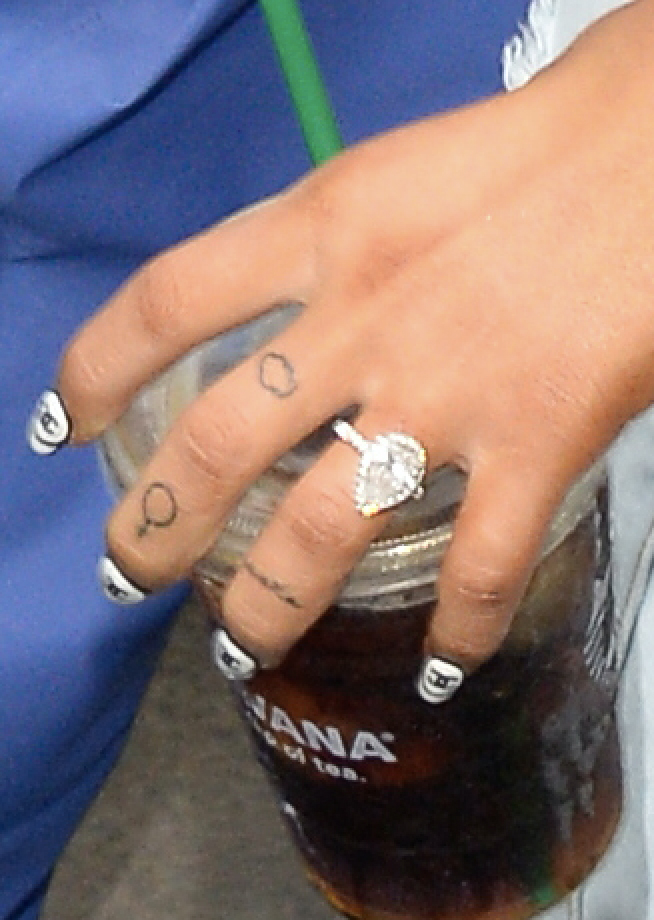 Ariana Grande engagement ring from Pete Davidson